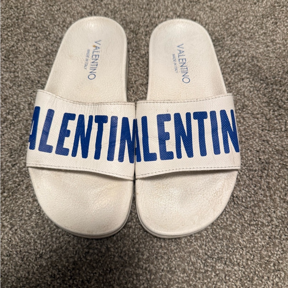Valentino Cream and Blue Logo Slides